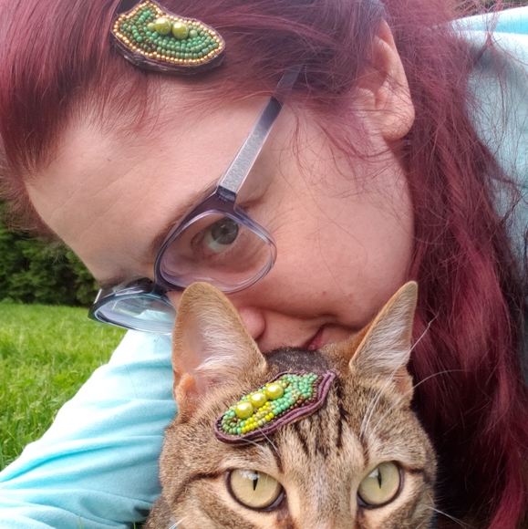 Hand-Embroidered, Handmade Pea Pod Wisp Clips - Picture 6 of 8